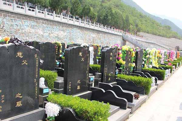 随着北京墓地价格高,北京人安葬在